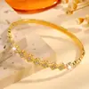 Pulseira de Aço Titânio de Trevo de Quatro Folhas Nova Versátil Transfronteiriça Que Não Desbota, Pulseira de Aço Inoxidável de Respingo de Bebê de Luxo Leve Europeu e Americano para Mulheres