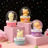 Presentes criativos bola de cristal luminosa enfeites de boneca de desenho animado brinquedos infantis presentes atacado presentes fofos de luz noturna