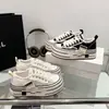 Zapatos de Lona Negros Únicos con Suela Gruesa y Efecto Desgastado para Mujer, Nuevo Estilo Primavera y Otoño 2026, Tenis de Plataforma Casual Versátiles