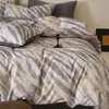 Otoño e Invierno Nuevo Juego de Cama de Algodón Cepillado 60s de Cuatro Piezas Algodón Puro Todo Algodón Engrosado Cálido Estampado Funda de Edredón Suave Suministros