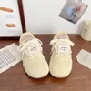 Zapatos estilo alemán para niñas 2026 Primavera/Otoño Nuevos Estilo Lindo Infantil Encaje de Corazón Con Cordones Suela Plana Versátiles Zapatos Casuales Zapatos de Patinaje
