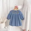 Vestido jeans bordado étnico estilo coreano para meninas, novo modelo outono 2026, vestido casual de algodão puro com mangas compridas para crianças pequenas