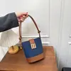 Bolso de Moda de Alta Gama para Mujer 2026 Nuevo Elegante Retro Simple Bolso Cubo Bolso Cruzado de Hombro de Nicho