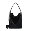 Bolsa feminina vintage de outono e inverno de grande capacidade 2026 nova moda padrão trançado de ombro único bolsa mãe-filha bolsa balde para o dia a dia
