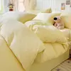 Juego de ropa de cama de cuatro piezas de algodón lavado de color sólido, fresco y amigable con la piel, adecuado para dormir sin ropa, sábana bajera y funda de edredón, juego de tres piezas para dormitorio de estudiante