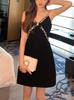 Vestido de verano para mujer, con escote en V y lazo de diamante, corte entallado, corto, sexy, negro, pequeño.