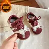 Nova Chegada de Outono Sapatos Retro Cortez para Meninas Laço de Cadarço Sapatos para Bebês Andadores Sapatos Esportivos Infantis Macios com Solado Antiderrapante