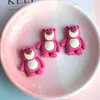 Sapato de Furos Urso Morango Desenho Animado Adesivo de Geladeira Acessórios de Resina Material DIY Decoração de Coração Capa de Celular com Furos