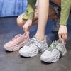 Zapatos toscos para mujer 2022 Otoño Nuevo transpirable Zapatilla de estilo coreano ins suela gruesa estudiante running zapatos de mujer al por mayor
