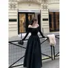Elegante Xale de Pelúcia Estilo Hepburn + Vestido com Laço de Renda Conjunto de Duas Peças de Alta Qualidade