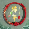 Pulseira de Alta Qualidade Estilo Zongzi 2026 Nova para o Festival do Barco-Dragão, Pulseira de Fio Colorido Estilo Xizang com Pingente de Paz, Corda de Mão Estilo Étnico