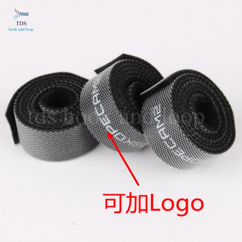 背靠背魔术贴 logo