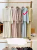 Conjunto de Dos Piezas de Chaqueta Suéter Estilo Perezoso de Color Sólido + Pantalones de Punto de Pierna Ancha 2025 Nuevo Traje de Suéter Otoño e Invierno para Mujer