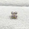 Pendientes de aleación de titanio ASTMF-13 flor de cuatro pétalos de circonita ultra brillante dorados Perforación de labio de circonita con rosca interna de titanio G23