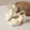 Nuevos Zapatos Abiertos de Tira Única Suaves con Suelas Gruesas, Tacones Altos, Tacones Gruesos, Sandalias Estilo Chanel para Mujer, Tacón Medio, Verano 2025