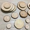 Decoración navideña hecha a mano DIY, virutas de madera redondas, corteza de pino natural, virutas de madera con agujeros, piña, anillo de ratán, decoración para niños