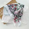 Pañuelo Cuadrado Floral Vintage Estilo Japonés Versátil Primavera y Verano Artístico Fresco Pequeño Pañuelo de Algodón Pañuelo Decorativo Delgado de Seda para Mujer