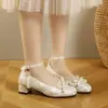 Colección Otoño 2026: Nuevos Zapatos Mary Jane Estilo Chino de Correa Única con Lazo, Tacón Grueso y Adornos de Perlas, Estilo Retro Francés