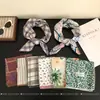 ¡Pequeña literatura y arte gris! Pañuelo Cuadrado Pequeño de Algodón Estampado Azul y Rojo Vintage Estilo Coreano Pañuelo Versátil de Alta Calidad