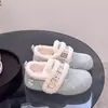 Zapatos de algodón cálidos y a la moda Velcro completamente cerrados retro invierno más terciopelo suela suave 2026 Zapatos Birkenstock nuevos versátiles para mujer