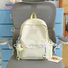 Mochila Fresca Estilo Coreano com Estampa Xadrez e Bolinhas com Acabamento em Renda, Pequena Mochila Escolar para Meninas, Adequada para Alunos do Ensino Fundamental II e Médio, Bolsa para Mulheres que se Deslocam