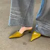 Encuentro de Primera Temporada Zapatillas de Media Punta Puntiagudas para Mujer Verano Tacón Bajo Punta Cerrada Zapatillas 2026 Nuevo Estilo Francés Temperamento Versátil Tacón de Gatito