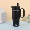 Nueva taza gigante aislada de acero inoxidable con un diseño de alta gama para mujer, con un asa elegante, simple y portátil para usar en el coche