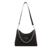 Nova bolsa de ombro estilo coreano 2026, bolsa feminina de design de nicho fashion, bolsa simples com corrente para o dia a dia, bolsa de ombro moderna e versátil
