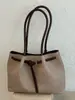 Bolso de mano grande y moderno para el día a día, nuevo y moderno para principios de otoño de 2026, bolso de hombro de color liso de alto valor para el trabajo