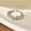 Anel de Coroa de Zircônia Estilo Europeu e Americano Transfronteiriço, Design de Moeda de Cobre Oca de Luxo Leve com Zircônia, Anel Aberto Ajustável