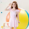 Nuevo Traje de Baño de Verano 2026 para Niñas, Color Sólido, de una Pieza para Niñas, Estudiantes de Secundaria y Niños Mayores, en Stock al por Mayor