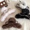 Clip de Pelo de Felpa con Lazo de Lujo para Mujer 2025 Nuevo Pasador de Gama Alta para Recogidos en la Parte Trasera de la Cabeza Pinza de Tiburón Accesorio para el Cabello