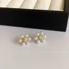 Novos Brincos de Clipe para Velas de Mosquito Flor de Pérola para Mulheres, Brincos de Nicho de Alta Qualidade, Brincos da Moda e Versáteis de Luxo Leve para Mulheres