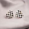 Brincos de Clip Elegantes e Versáteis para Mulheres Sem Orelhas Furadas, Adequados para o Deslocamento Diário, com um Toque de Alta Qualidade e Luxo Leve, Design Triangular
