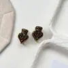 Nuevos Pendientes de Diseño Único Estilo Retro Forma de Corazón con Corona para Mujer, Sencillos, Modernos, Elegantes, Versátiles Pinzas para Orejas y Pendientes
