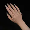 Diseño europeo y americano, moderno, versátil, exquisito, lujo ligero, deslumbrante, accesorios de mano irregulares, accesorios de mano únicos y personalizados para ventas transfronterizas