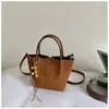 Bolso tipo cubo de alto valor para el día a día 2026 Otoño Nuevo Bolso de mano Moda Color Sólido Personalidad Elegante Simple Bolso de hombro