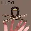 Presilha de Cabelo Exquisita em Forma de Cruz com Pérolas para Mulheres, Estilo de Luxo com Strass, Adequada para Cabelos Finos, Nova Presilha Estilizada para a Parte de Trás da Cabeça, Acessório de Cabelo Tipo Pinça Tubarão