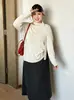 Suéter de punto de manga larga con hombros descubiertos y cintas para mujer de talla grande, estilo otoño 2026, tejido versátil para mujeres de talla grande