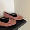 20256 Primavera Nuevo Estilo Gamuza Punta Cuadrada Lazo Parche Deslizables Versátiles Zapatos de Ballet para el Trabajo para Mujer