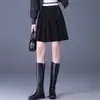 Falda corta de color liso para mujer petite, nueva de otoño 2026, de cintura alta, línea A, anti-exposición, versátil, falda plisada, moderna