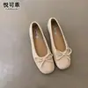 Sapatos femininos franceses vintage de couro genuíno, cor prata, sola macia, novo estilo outono 2026, sapatos baixos estilo vovó com laço