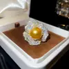 Anillo Abierto de Flor de Zirconia y Perla Retro Europeo y Americano, Moderno y Exquisito, Anillo para Dedo Índice de Artesanía Pesada, Sensación de Lujo y Alta Gama