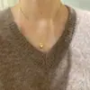 Colar Popular de Concha com Zircônia Dourada do Xiaohongshu para Mulheres, Retro Luxo Leve, Versátil, Fashion, Único, Design de Nicho