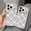 Estilo xadrez fresco adequado para capa de celular iPhone 17 janela grande 16promax 15 furos precisos 14 totalmente fechada dropshipping
