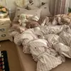 Juego de cuatro piezas de algodón acolchado de doble capa de gasa, amigable con la piel y suave, funda de edredón, sábana para cama de dormitorio de estudiante, juego de tres piezas para dormitorio