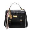 Bolso cuadrado pequeño portátil con relieve lindo de diseño de nicho de moda popular de este año, bandolera casual para ir al trabajo que combina con todo