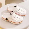 Qidashun Novo Modelo Tamancos Infantis Sapatos de Água de Verão para Meninos e Meninas, Sapatos de Jardim Pai e Filho, Chinelos Internos e Externos, Tamanhos 30-45