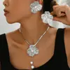 Set de Aretes Versátil de Alta Gama con Diseño de Flor Incrustada de Perla Transfronterizo Europeo y Americano Moda de Lujo Accesible Collar para el Trabajo