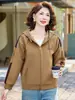 Moda Outono da Mamãe Casual Soltinho com Capuz 2026 Novo Estilo Casaco Estiloso para Mulheres de Meia-Idade Primavera e Outono